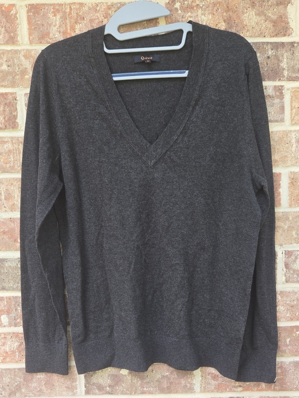 Quince Charcoal V-Neck Women's Sweater Size M - Picture 2 of 5